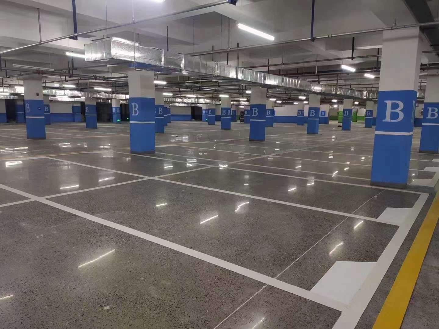 地下車庫做固化地坪，優(yōu)點太多了，物業(yè)都推薦
